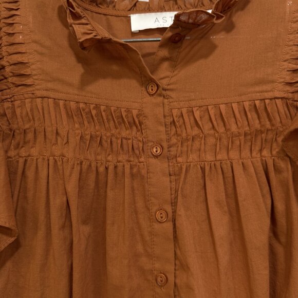 ASTR The Label Blouse Womens XS Ruffle Long Sleeve Button Top Ginger Brown - Picture 2 of 10